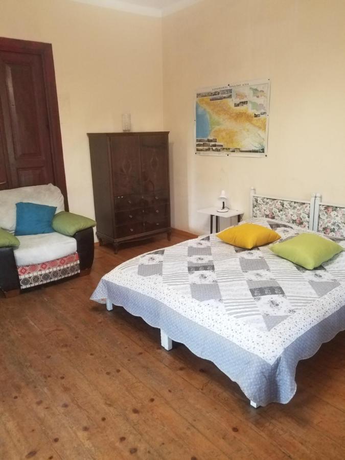 Уиут Ниниа Сад Apartment Tbilisi Exterior photo