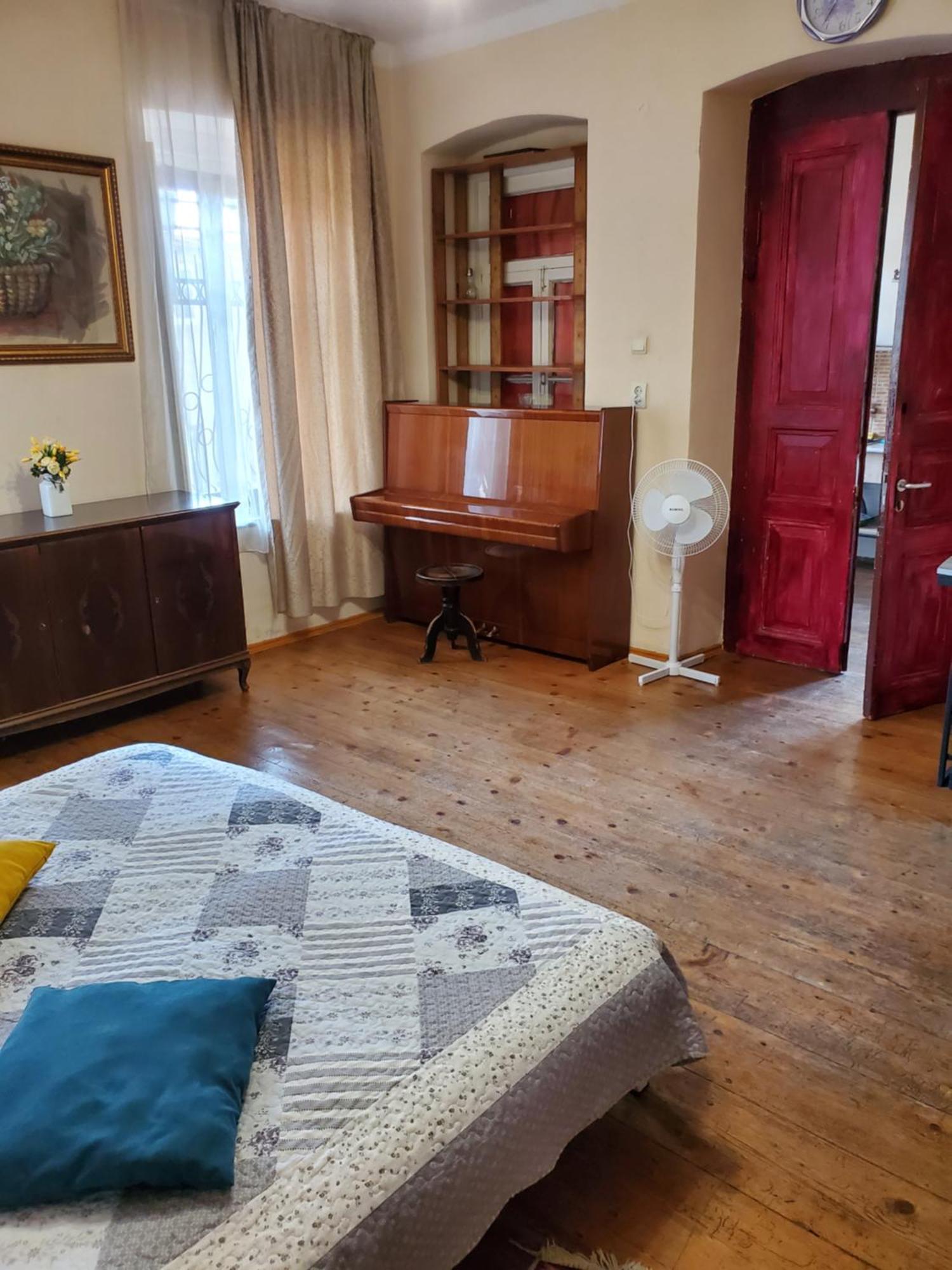 Уиут Ниниа Сад Apartment Tbilisi Exterior photo
